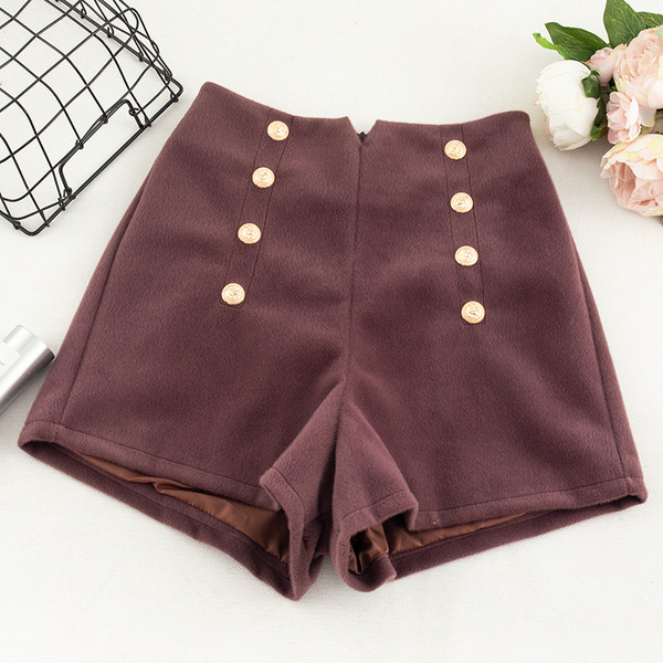 Modern női magas derekú rövidnadrág és bársonygombos rózsaszín és fekete színben