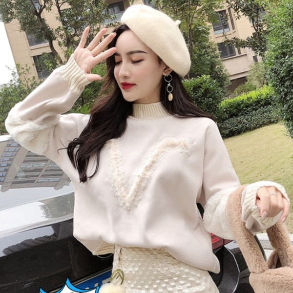 Női őszi-téli pulóver pólógallérral, ujjakon bézs színben