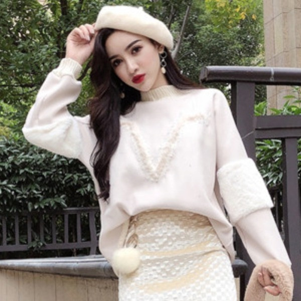 Női őszi-téli pulóver pólógallérral, ujjakon bézs színben