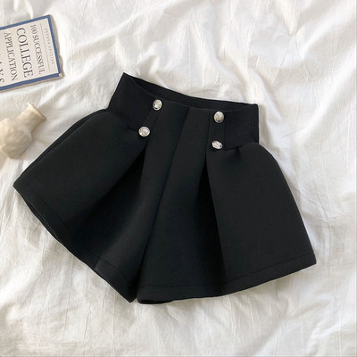 Női rövidnadrág széles modell szürke és fekete színben, elasztikus derékkal