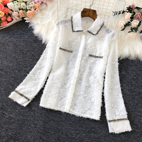 Modern női kétrészes szett csipkével és fényes elemmel