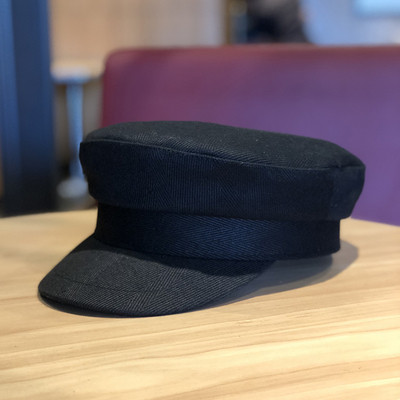 Női téli sapka típusú sapka fekete, barna, piros és szürke színben