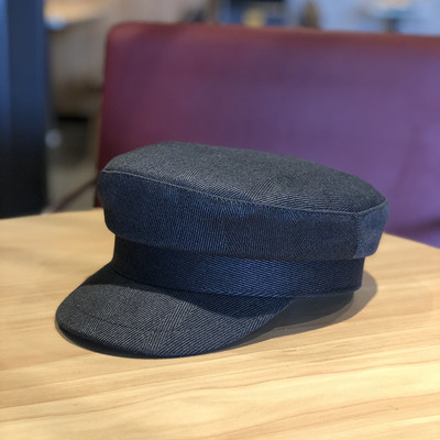 Női téli sapka típusú sapka fekete, barna, piros és szürke színben