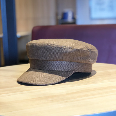 Női téli sapka típusú sapka fekete, barna, piros és szürke színben