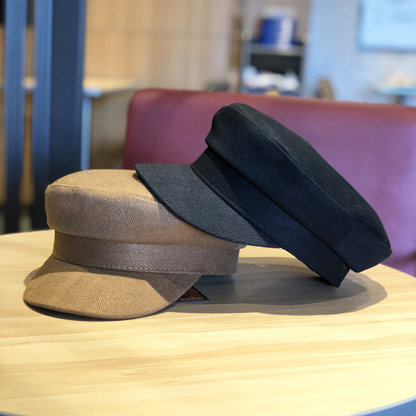 Női téli sapka típusú sapka fekete, barna, piros és szürke színben