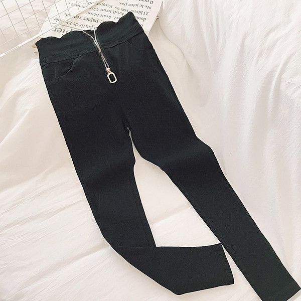 Modern női nadrág cipzárral, magas derékkal, fekete színben