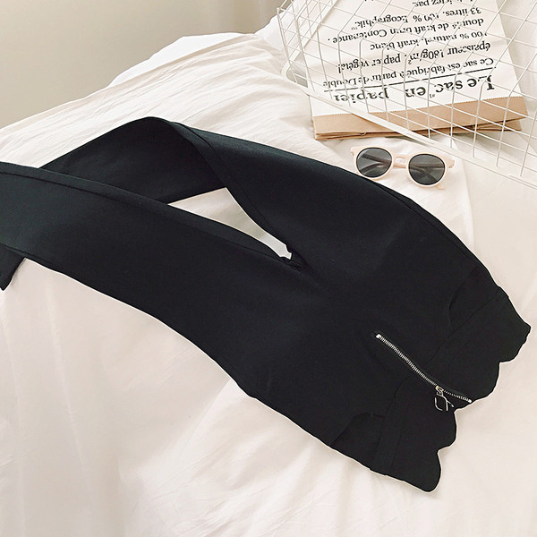 Modern női nadrág cipzárral, magas derékkal, fekete színben