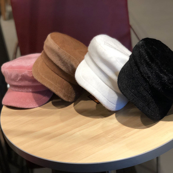 Plüss női sapka típusú rózsaszín, fehér, fekete és barna