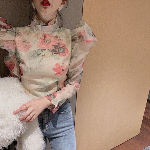 Modern női blúz polo gallérral, virágos motívumokkal és organza ujjakkal - retro stílusú