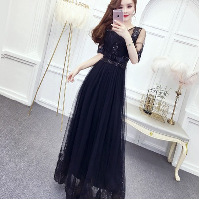 Elegáns női ruha szabású tüll és csipke modell övvel