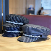 Fekete, bordó, barna és szürke gyöngyökkel díszített modern női csíkos sapka