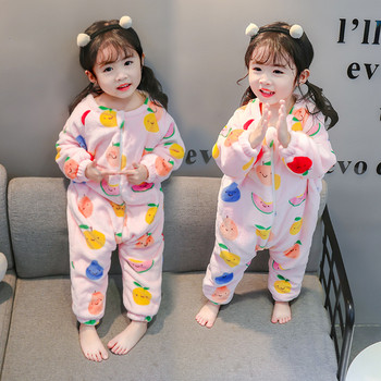 Детска пижама за момичета в розов цвят с цип и овално деколте