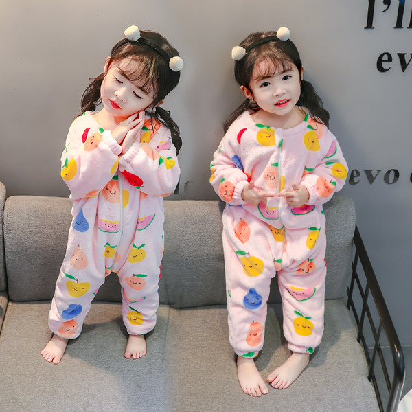 Gyerek pizsama lányoknak rózsaszínben, cipzárral és ovális nyakkivágással