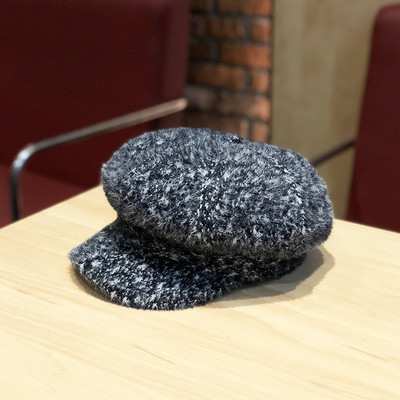 Plüss női sapka napellenzővel fehér, rózsaszín, fekete és bézs színben