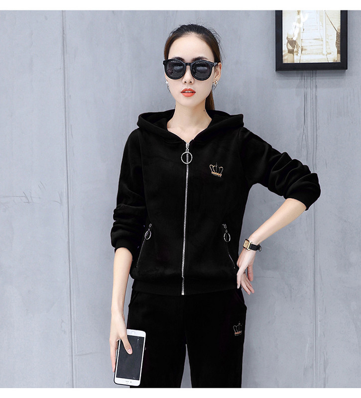 ÚJ modell kétrészes női téli szett cipzárral és kapucnival kék és fekete színben