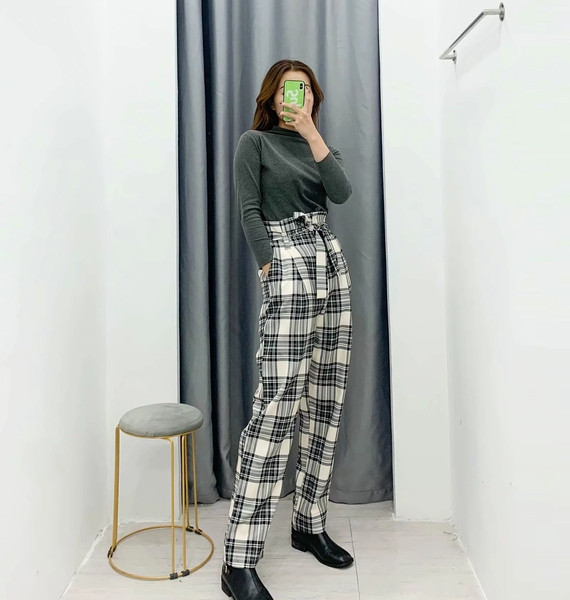 Modern kockás nadrág magas derékkal és övvel - egyenes modell
