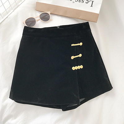 Къси дамски панталони от кадифе в черен цвят с висока талия