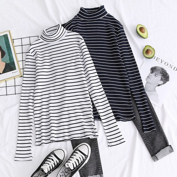 Női csíkos blúz pólógallérral és hosszú ujjú fehér és fekete színben