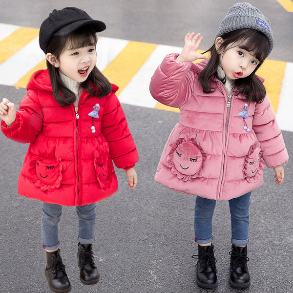 Téli gyerekkabát lányoknak három színben 3D elemmel és kapucnival