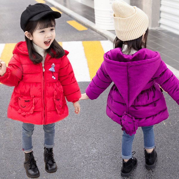 Téli gyerekkabát lányoknak három színben 3D elemmel és kapucnival