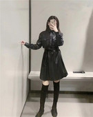 Női ruha típusú ing övvel és zsebekkel fekete műbőrből