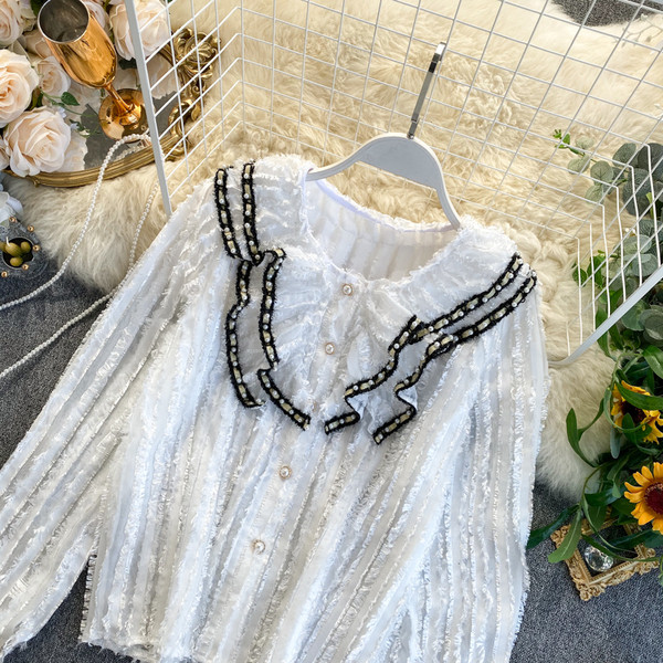 Modern női ing békával és gyöngyökkel, fehér és fekete színben