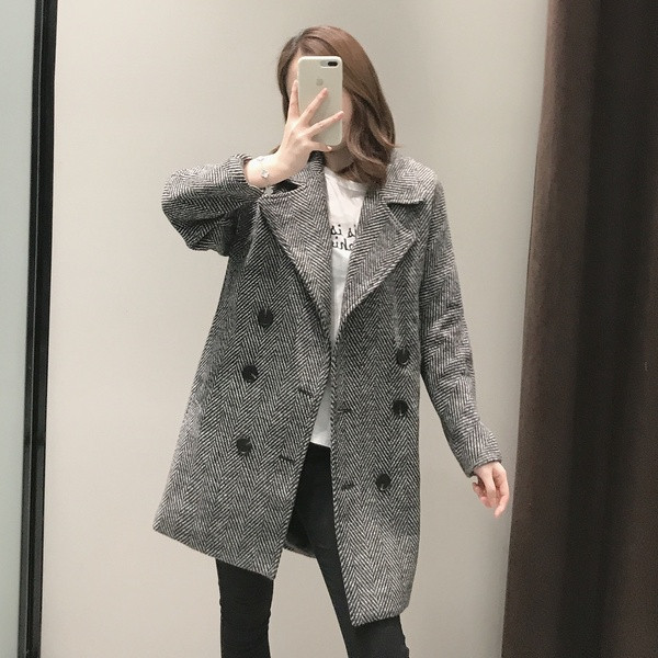 Елегантно дамско палто в сив цвят с копчета прав модел