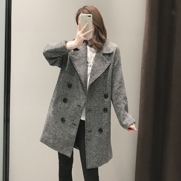 Елегантно дамско палто в сив цвят с копчета прав модел