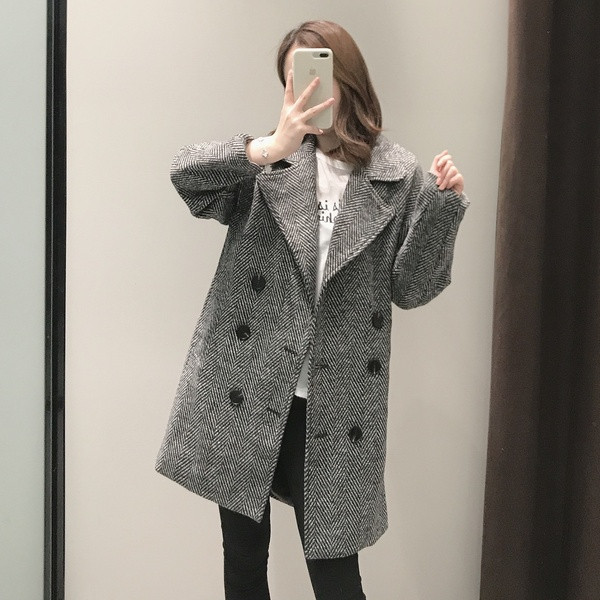 Елегантно дамско палто в сив цвят с копчета прав модел