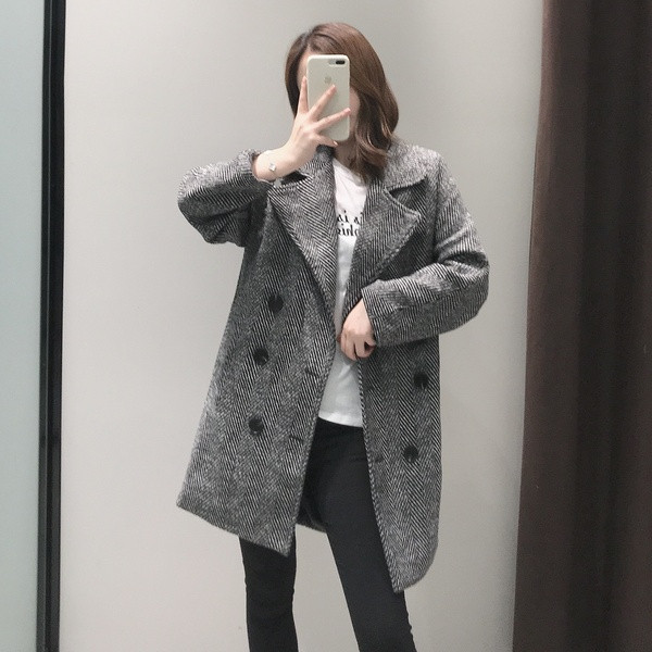 Елегантно дамско палто в сив цвят с копчета прав модел