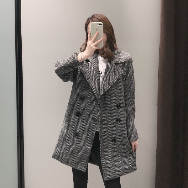 Елегантно дамско палто в сив цвят с копчета прав модел