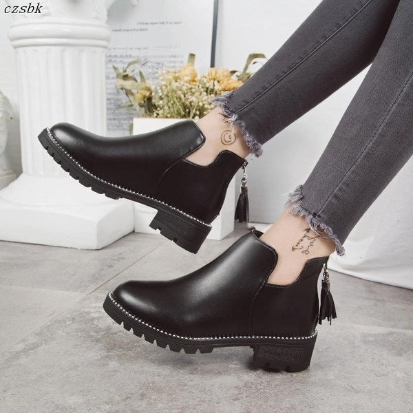 Νέο μοντέλο χειμωνιάτικες γυναικείες  μπότες από οικολογικό δέρμα και οικολογική σουέτ σε μαύρο χρώμα