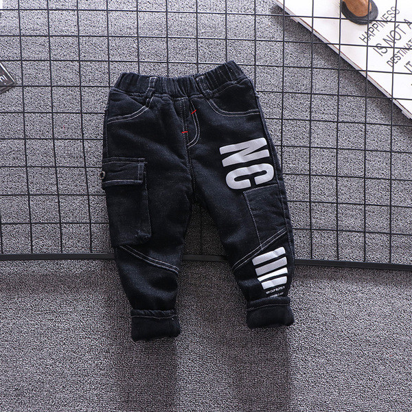 Új modell gyerekfarmer puha béléssel, zsebekkel és rátéttel fiúknak fekete színben