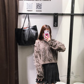 Κοντό γυναικείο πουλόβερ  σε γκρι χρώμα με βολάν από τούλι