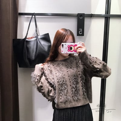 Κοντό γυναικείο πουλόβερ  σε γκρι χρώμα με βολάν από τούλι