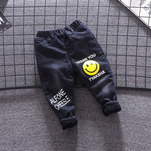 Modern gyerekfarmer rátéttel és puha béléssel, fekete színben fiúknak