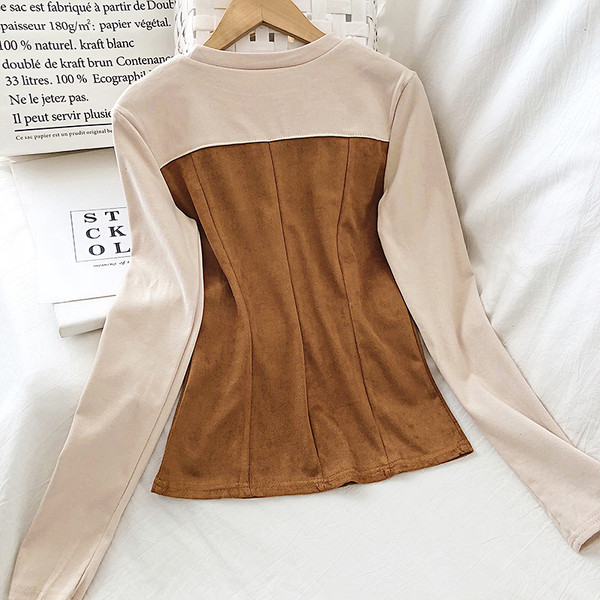 Καθημερινή γυναικεία μπλούζα με ωοειδές ντεκολτέ και κεντήματα σε μαύρο και καφέ χρώμα