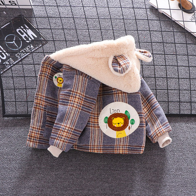 Нов модел детско яке с качулка,копчета,джобове и 3D елемент 