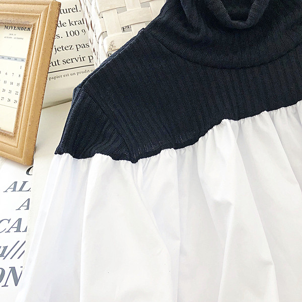 Modern női blúz magas pólógallérral szürke és fekete színben - széles modell