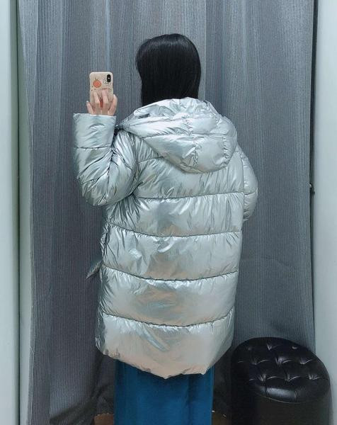 Geaca de iarna lunga cu fermoar si gluga de culoare argintie