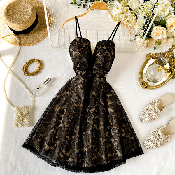 HIT Új modell női csipkeruha V-nyakkal és vékony pántokkal