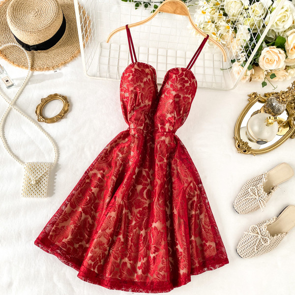 HIT Új modell női csipkeruha V-nyakkal és vékony pántokkal