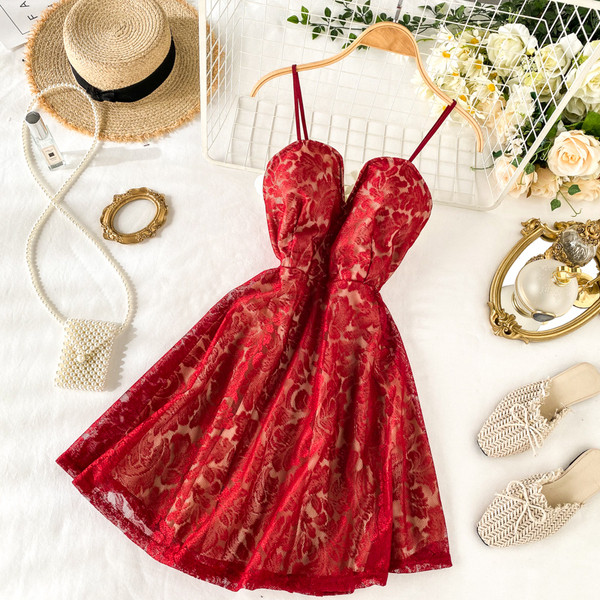 HIT Új modell női csipkeruha V-nyakkal és vékony pántokkal