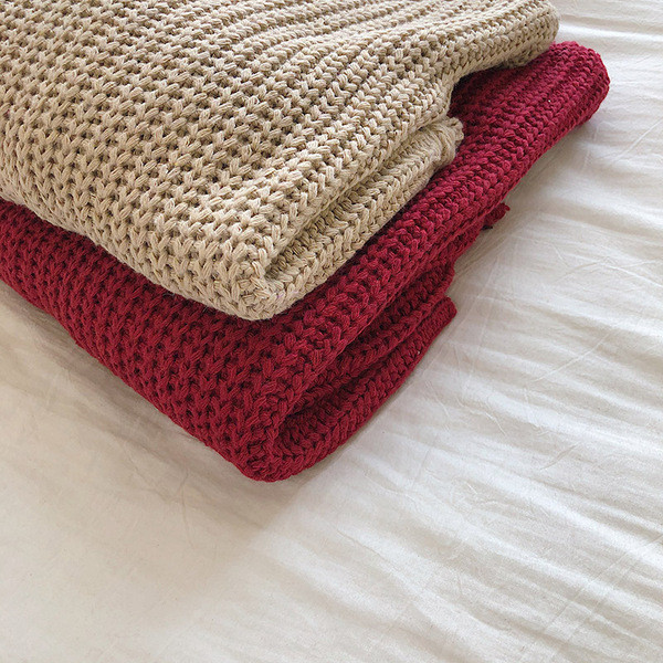 Pulover de dama casual in rosu si bej cu model larg cu guler polo