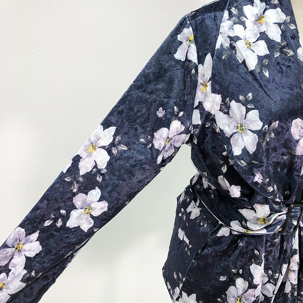 Μοντέρνο καθημερινό γακάκι από βελούδο  με floral print σε μπλέ χρώμα
