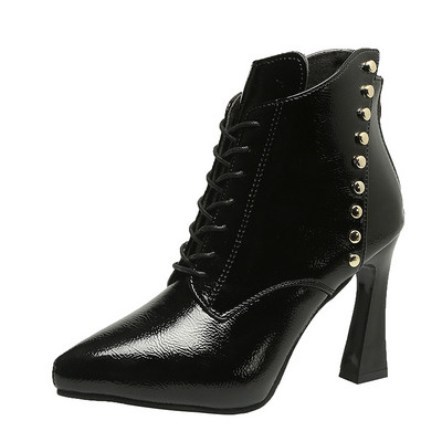 Modern női csizma eko bőrből, sarokkal és fém elemmel fekete és bézs színben