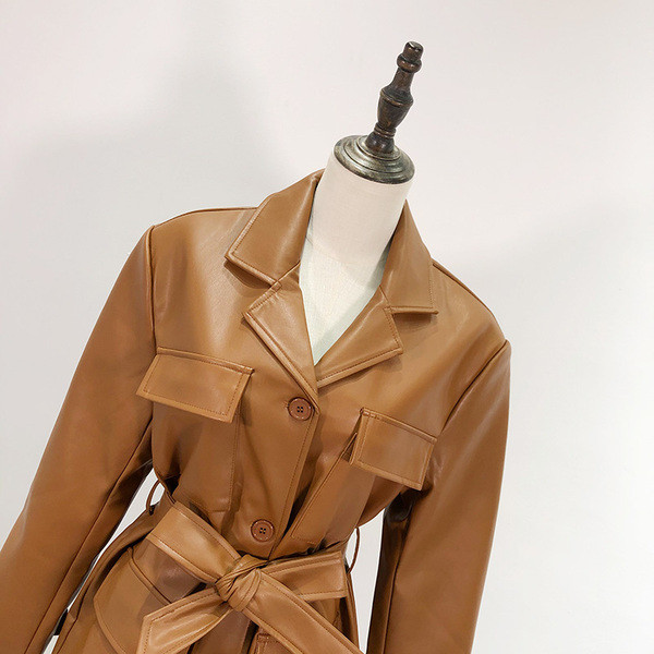 Jachetă maro modernă cu nasturi și curea din piele ecologică