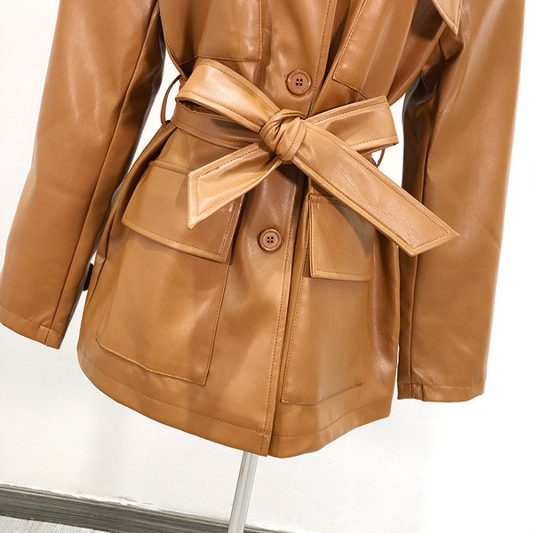 Jachetă maro modernă cu nasturi și curea din piele ecologică