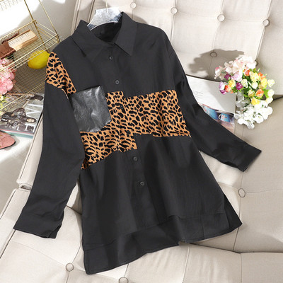 Aszimmetrikus ing leopárdmintával és klasszikus gallérral, fekete-fehérben