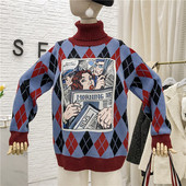 Γυναικείο πουλόβερ με ψηλό κολάρο, εφαρμογή και χρωματιστό μοτίβο